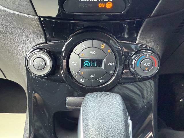 2016 Ford Fiesta 1.0 EcoBoost Titanium 5dr Powershift - FSH - PARKING SENSORS - BLUETOOTH - AIR CON
