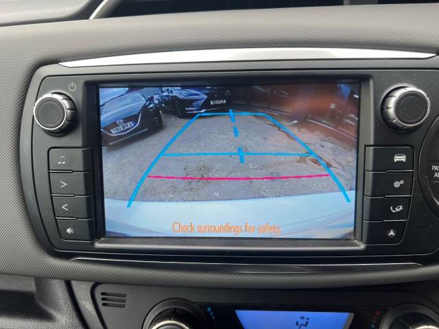 2016 Toyota Yaris 1.5 Hybrid Design 5dr CVT - ZERO TAX - FTSH -  REAR CAMERA