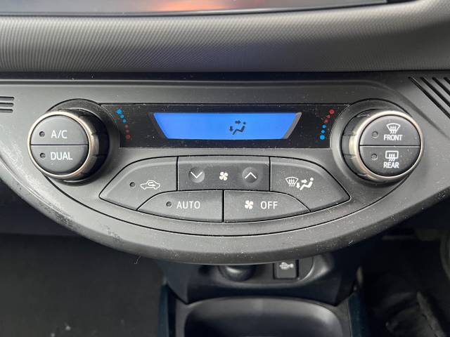 2016 Toyota Yaris 1.5 Hybrid Design 5dr CVT - ZERO TAX - FTSH -  REAR CAMERA