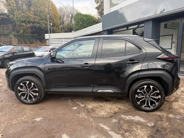 2022 Toyota Yaris Cross 1.5 Hybrid Design 5dr CVT - FRONT AND REAR SENSORS - REAR CAMERA - APPLE CAR PLAY