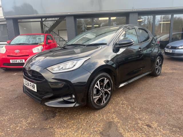 Toyota Yaris 1.5 Hybrid Design 5dr CVT - APPLE CAR PLAY - REAR CAMERA - BLUETOOTH Hatchback Hybrid Black