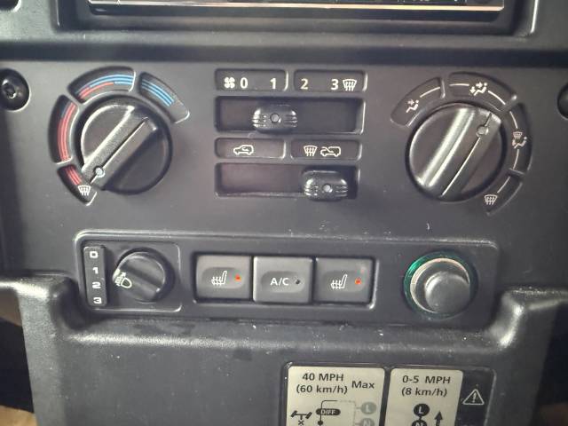 2016 Land Rover Defender 90 XS Station Wagon TDCi [2.2] - OLED HEAD LIGHTS - PREMIUM  HEATED LEATHER - ALPINE SUB WOOFER