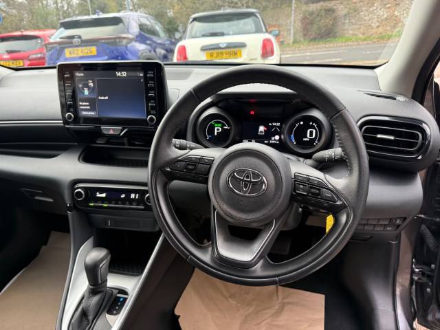 2023 Toyota Yaris 1.5 Hybrid Design 5dr CVT - FTSH - 1 OWNER - CAR PLAY - CLIMATE