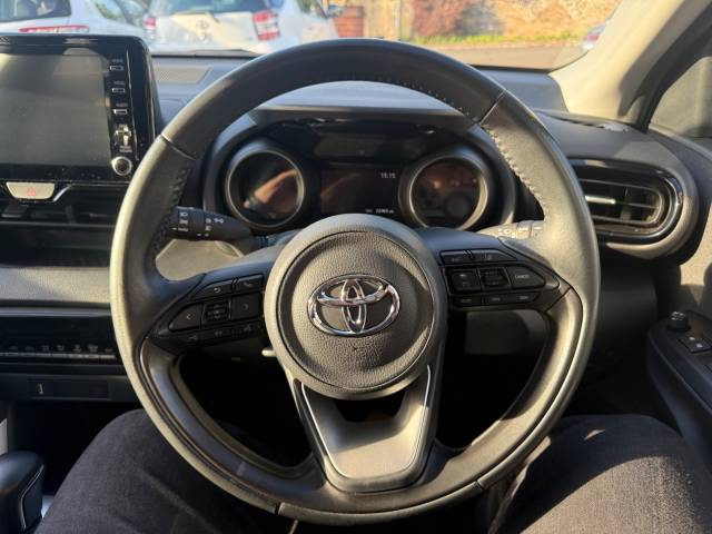 2022 Toyota Yaris 1.5 Hybrid Design 5dr CVT - ONE OWNER - FTSH