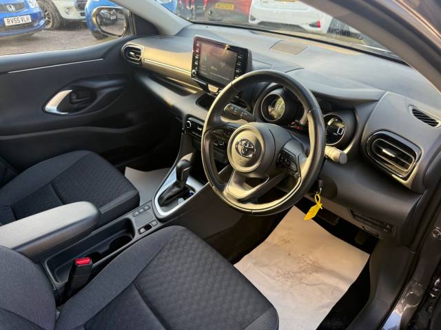 2022 Toyota Yaris 1.5 Hybrid Design 5dr CVT - ONE OWNER - FTSH