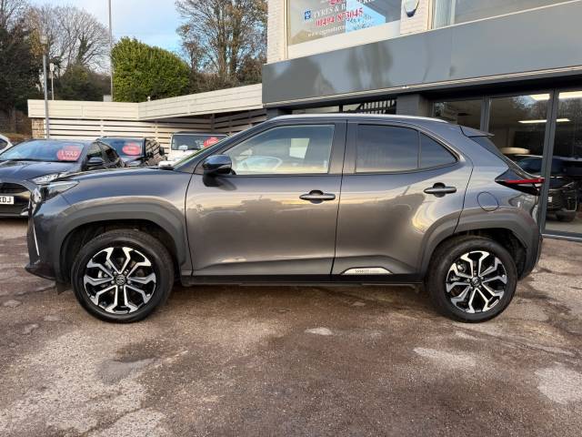 2022 Toyota Yaris Cross 1.5 Hybrid Design 5dr CVT - 1 OWNER - FTSH - REAR CAMERA