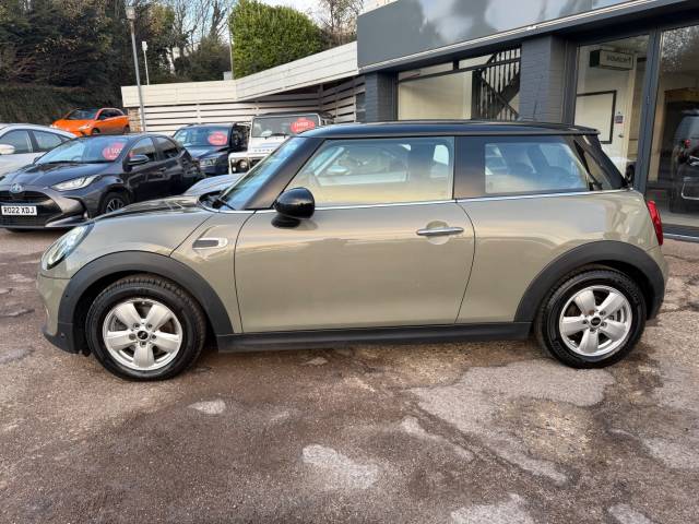 2018 Mini Hatchback 1.5 Cooper II 3dr - FRONT AND REAR PARKING SESNORS - AIR CON - BLUETOOTH