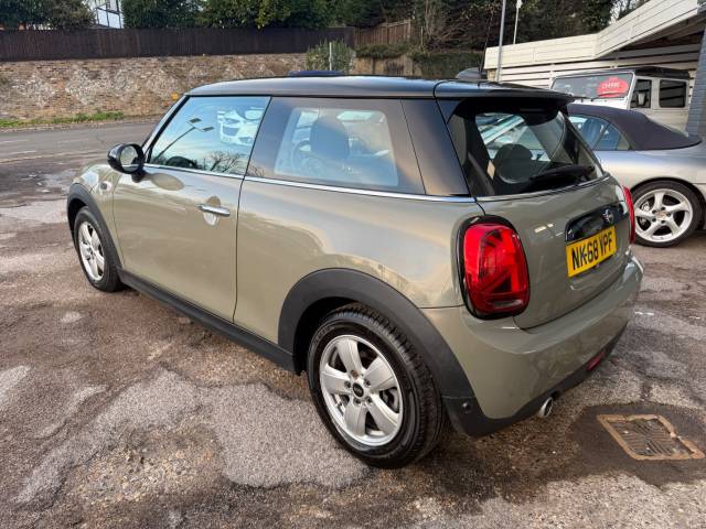 2018 Mini Hatchback 1.5 Cooper II 3dr - FRONT AND REAR PARKING SESNORS - AIR CON - BLUETOOTH