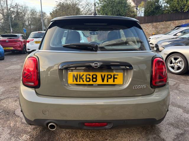 2018 Mini Hatchback 1.5 Cooper II 3dr - FRONT AND REAR PARKING SESNORS - AIR CON - BLUETOOTH