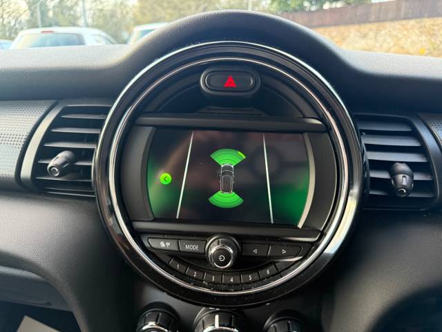2018 Mini Hatchback 1.5 Cooper II 3dr - FRONT AND REAR PARKING SESNORS - AIR CON - BLUETOOTH