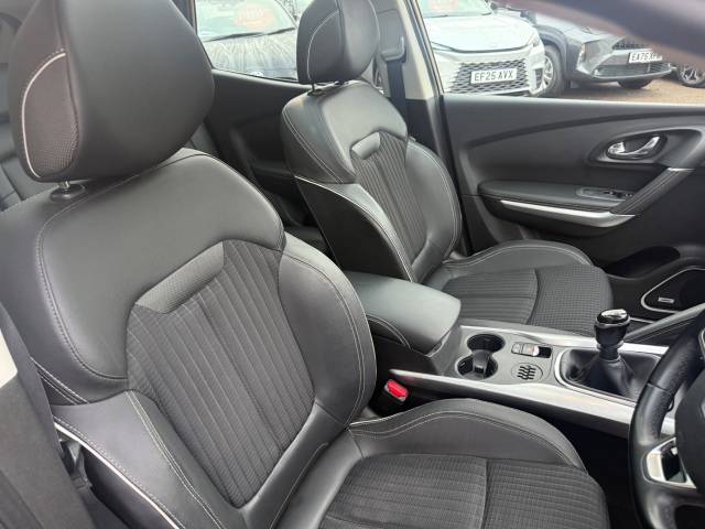 2016 Renault Kadjar 1.5 dCi Signature Nav 5dr - PAN ROO F-  SAT NAV - PARKING SENSORS