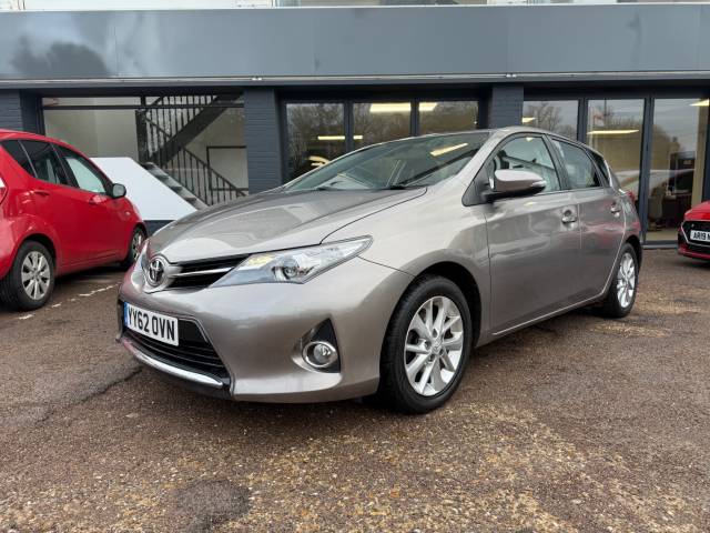 Toyota Auris 1.33 Dual VVTi Icon 5dr - ONE OWNER - FTSH - AIR CON  - ALLOYS - REAR CAMERA Hatchback Petrol Bronze