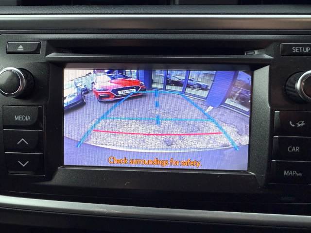 2012 Toyota Auris 1.33 Dual VVTi Icon 5dr - ONE OWNER - FTSH - AIR CON  - ALLOYS - REAR CAMERA