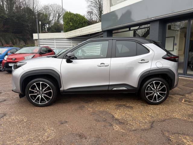 2023 Toyota Yaris Cross 1.5 Hybrid GR Sport 5dr CVT - HEATED SEATS - FRONT AND REAR PARKING SENSORS