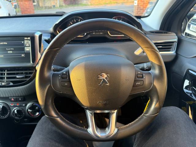 2015 Peugeot 208 1.2 PureTech 82 Allure 5dr - 1 OWNER - FSH - BLUETOOTH - AIR CON