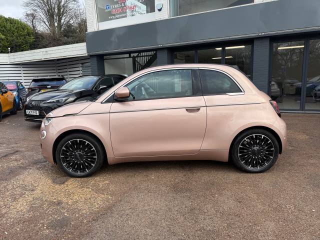 2025 Fiat 500e C 0.0 87kW 42kWh 2dr Auto La Prima - HEATED LEATHER - PARKING SENSORS- CAR PLAY