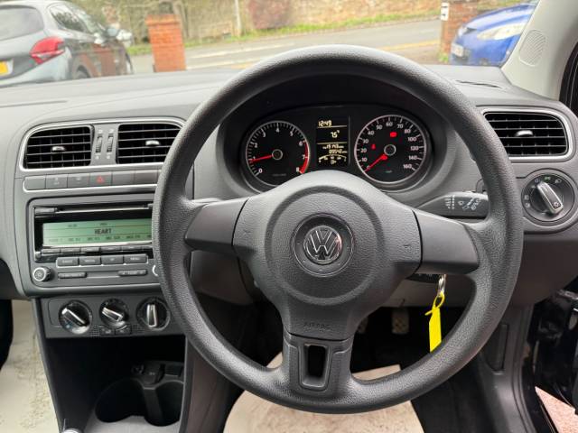 2010 Volkswagen Polo 1.2 70 Moda 3dr [AC] - SERVICES HISTORY - ALLOYS -