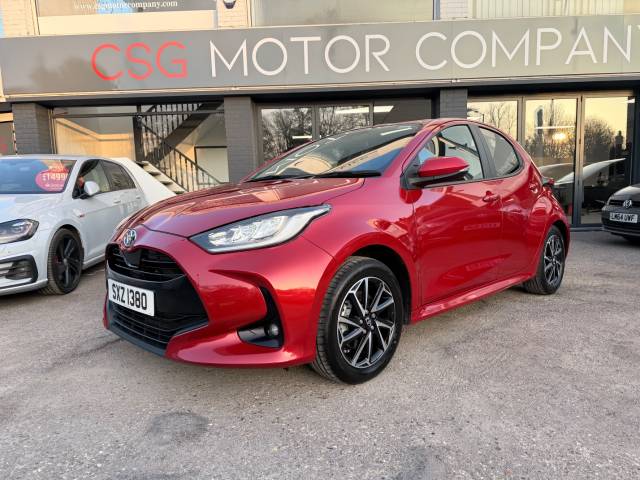 Toyota Yaris 1.5 Hybrid Design 5dr CVT - FTSH - 1 OWNER - REAR CAMERA - CAR PLAY Hatchback Petrol / Electric Hybrid Red