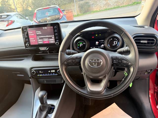 2023 Toyota Yaris 1.5 Hybrid Design 5dr CVT - FTSH - 1 OWNER - REAR CAMERA - CAR PLAY