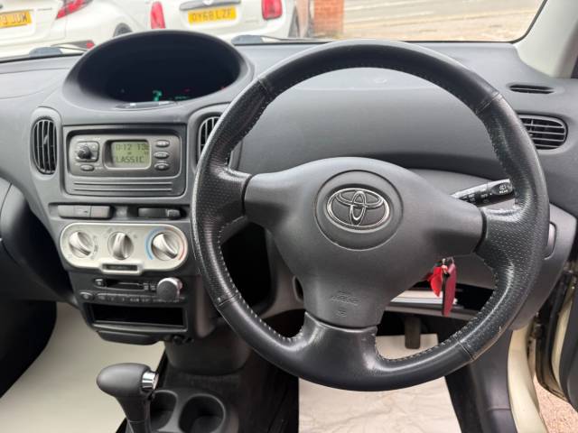 2005 Toyota Yaris Verso 1.3 VVTi T3 5dr Auto - LAST OWNER 10 YEARS