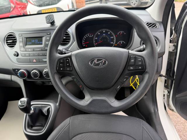 2017 Hyundai i10 1.0 SE 5dr- AIR CON- 1 OWNER - FSH