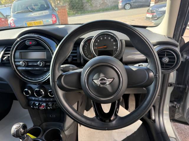 2016 Mini Hatchback 1.2 One 5dr - FSH - AIR CON - PARKING SENSORS