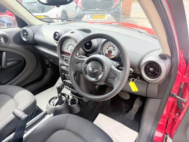 2011 Mini Countryman 1.6 Cooper 5dr Auto -SUNROOF-  AIR CON - BLUETOOTH - REAR SENSORS