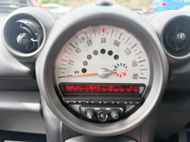 2011 Mini Countryman 1.6 Cooper 5dr Auto -SUNROOF-  AIR CON - BLUETOOTH - REAR SENSORS