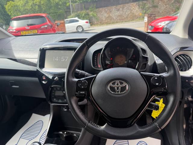 2015 Toyota Aygo 1.0 VVT-i X-Clusiv 3dr - CLIMATE CONTROL- REAR CAMER - BLUETOOTH - ALLOYS