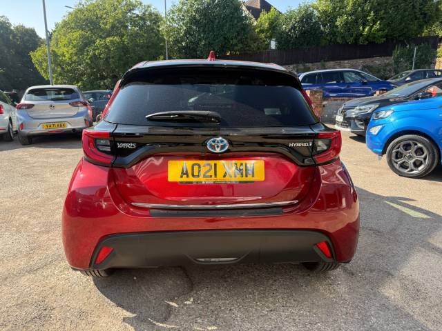 2021 Toyota Yaris 1.5 Hybrid Design 5dr CVT - PAN ROOF - REAR CAMERA  -BLUWTOOTH
