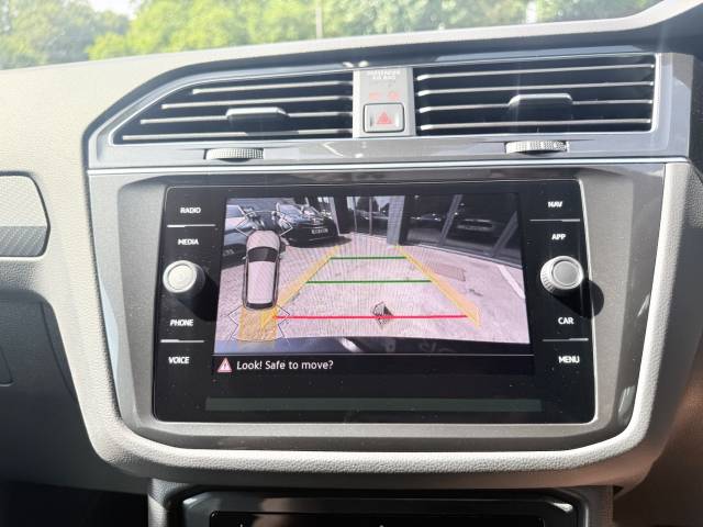 2022 Volkswagen Tiguan 1.5 TSI 150 R-Line 5dr DSG - FVSH - CAR PLAY - PARKING SENSORS