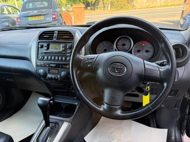 2005 Toyota Rav-4 2.0 RAV4 XT-R VVT-I AUTO - AIR CON - REAR SENSORS - SUNROOF - AIR CON