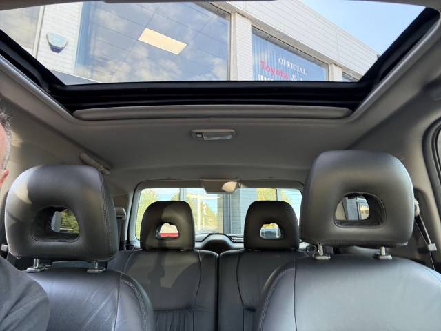 2005 Toyota Rav-4 2.0 RAV4 XT-R VVT-I AUTO - AIR CON - REAR SENSORS - SUNROOF - AIR CON