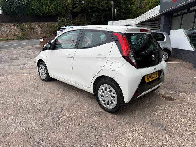 2019 Toyota Aygo 1.0 VVT-i X-Play 5dr x-shift - FFSH - REAR CAMERA - BLUETOOTH