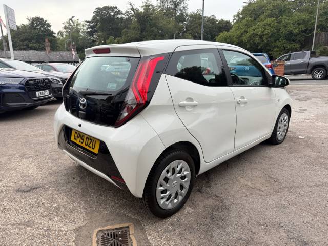 2019 Toyota Aygo 1.0 VVT-i X-Play 5dr x-shift - FFSH - REAR CAMERA - BLUETOOTH